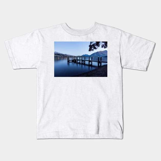 Wakatipu Wonder: A Serene Jetty on the Lake Kids T-Shirt by Rexel99